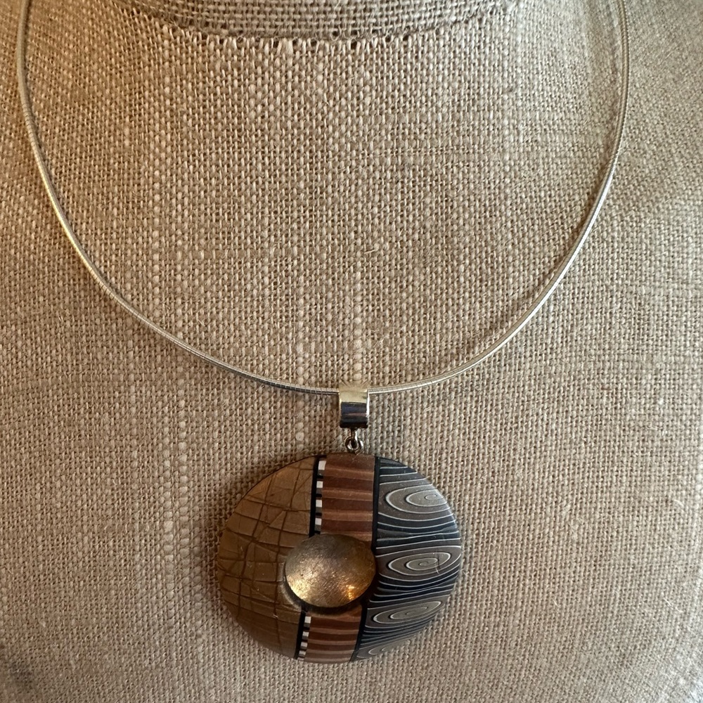 Beautiful Boho 16" stirling silver necklace with earth-tone amulet.